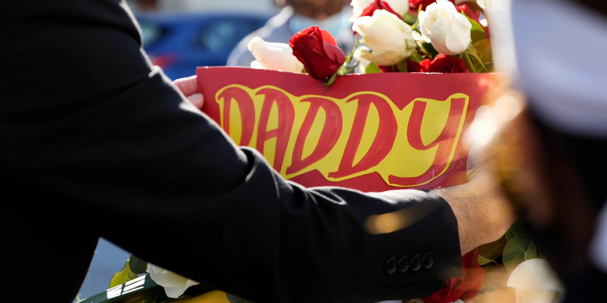 Funeral Video Australia - Creating a photo presentation for dad